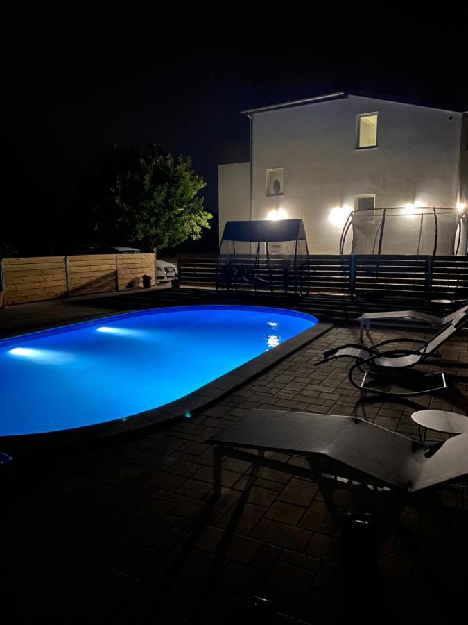 Holiday Home “Marko” With Heated Pool! Nin Kültér fotó