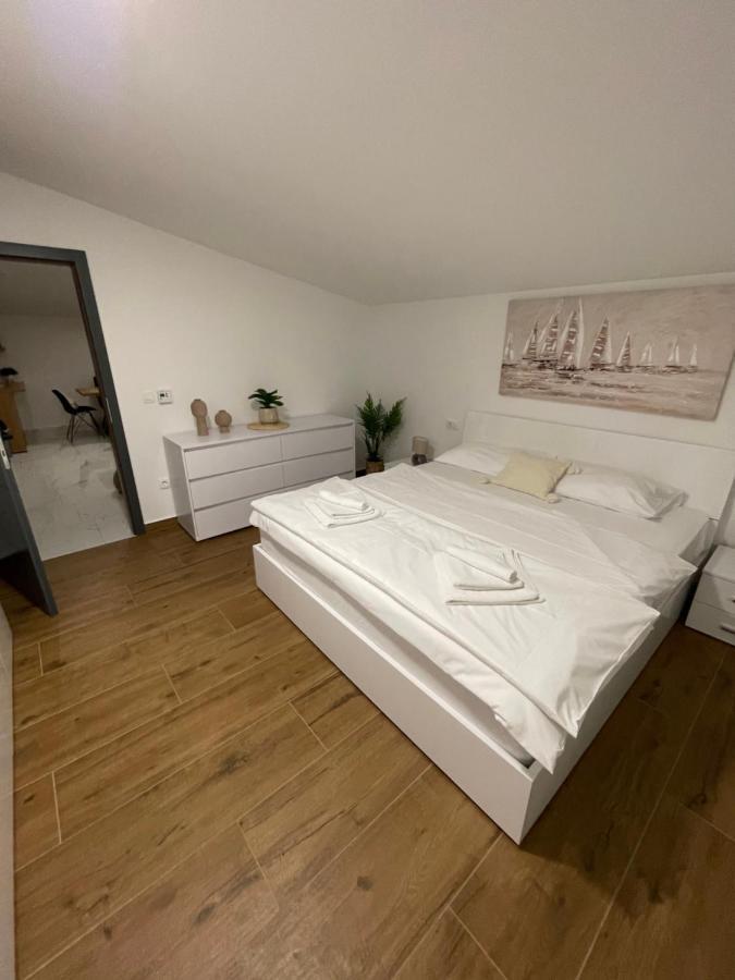Holiday Home “Marko” With Heated Pool! Nin Kültér fotó